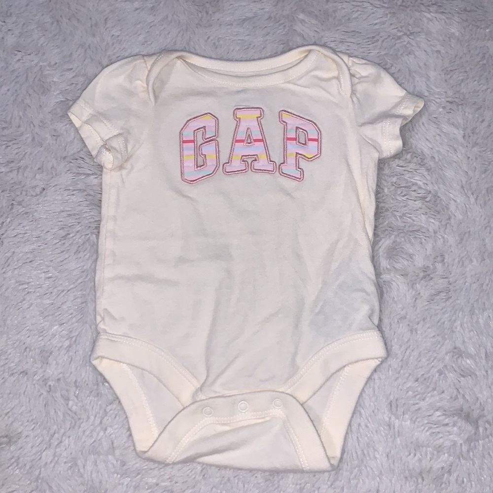 (3 for $10) baby gap 0-3 month bodysuit
